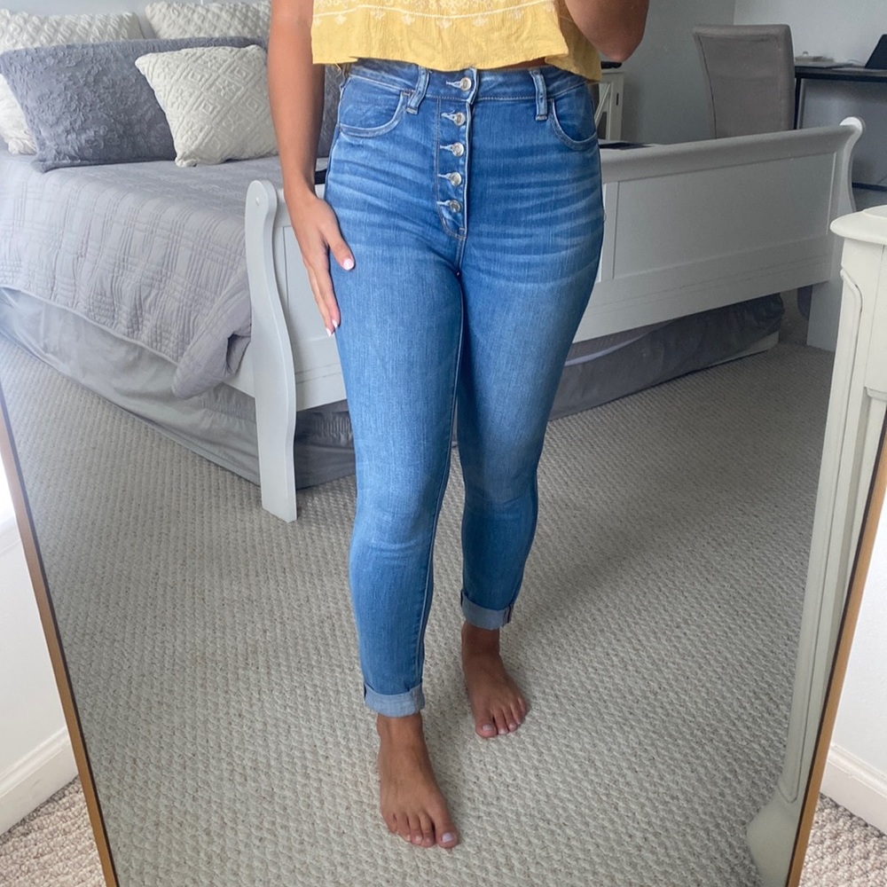 Light wash high waisted skinny jeans